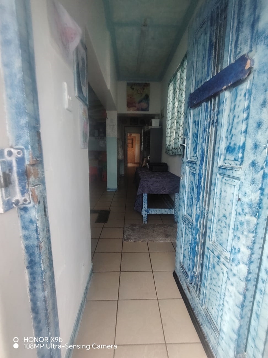 5 Bedroom Property for Sale in Wynberg Upper Western Cape